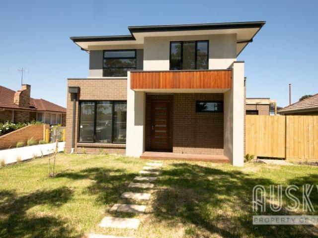 8 Bedroom Townhouse in Clayton