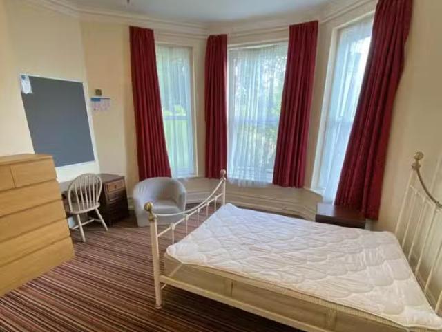 8 bedroom terraced house for rent in Coronation Road, Southvil.