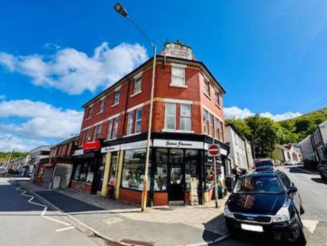 8 bedroom terraced house for sale