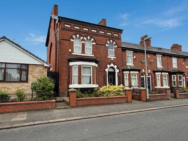 8 bedroom terraced house for sale