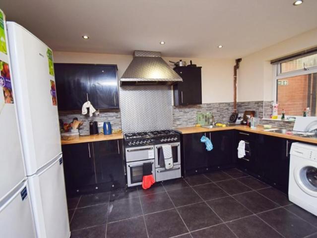 8 bedroom Terraced House To Let