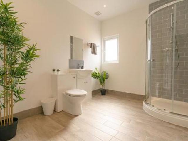 8 bedroom Terraced House To Let