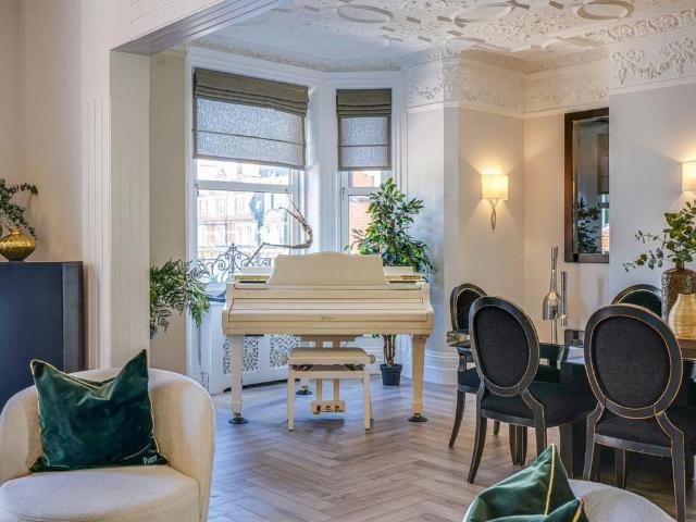 8 bedroom terraced house to rent