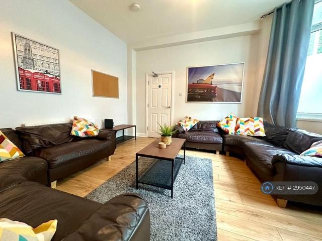 8 bedroom terraced house to rent