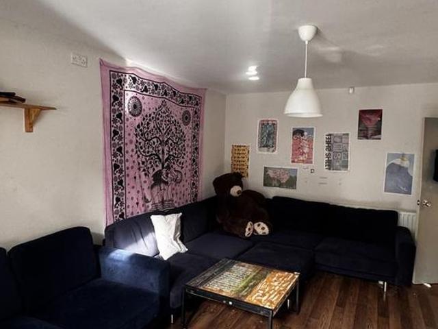 8 bedroom terraced house to rent