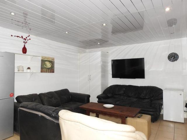 8 bedroom terraced house to rent