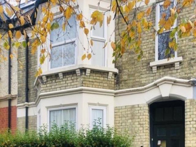 8 bedroom terraced house to rent