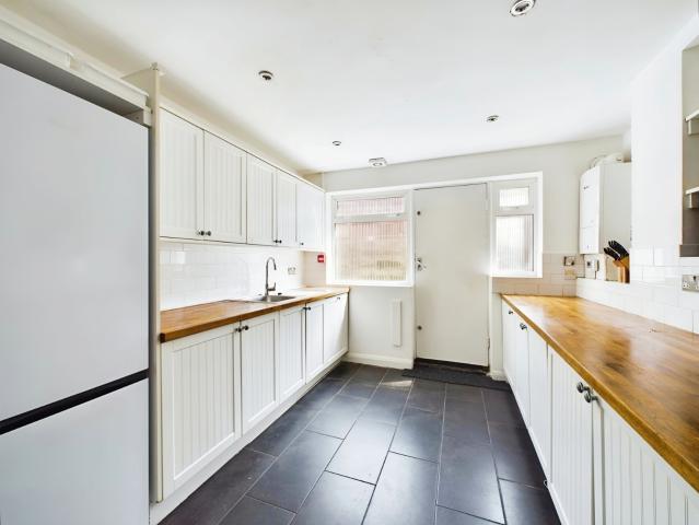 8 bedroom terraced house to rent