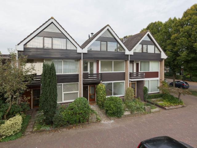 8 bedrooms Huurwoning Surface Area: 140m2