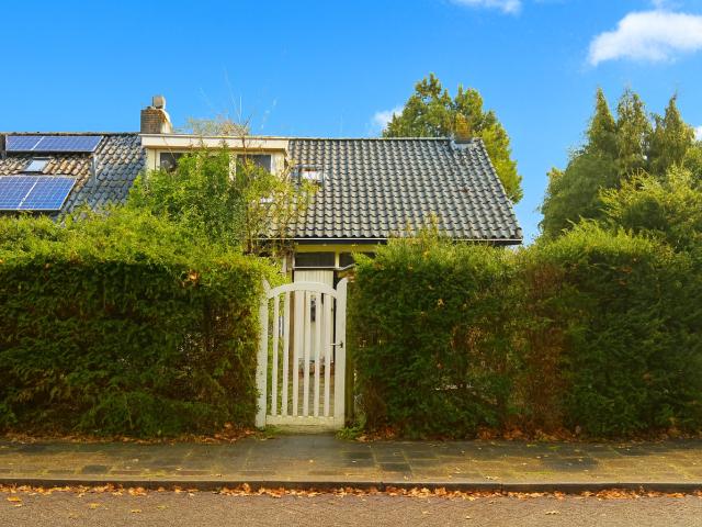 8 bedrooms Huurwoning Surface Area: 105m2