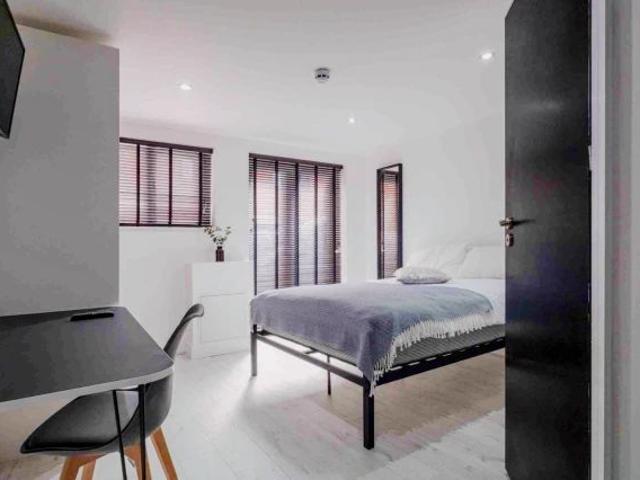 8 Beds 8 Baths