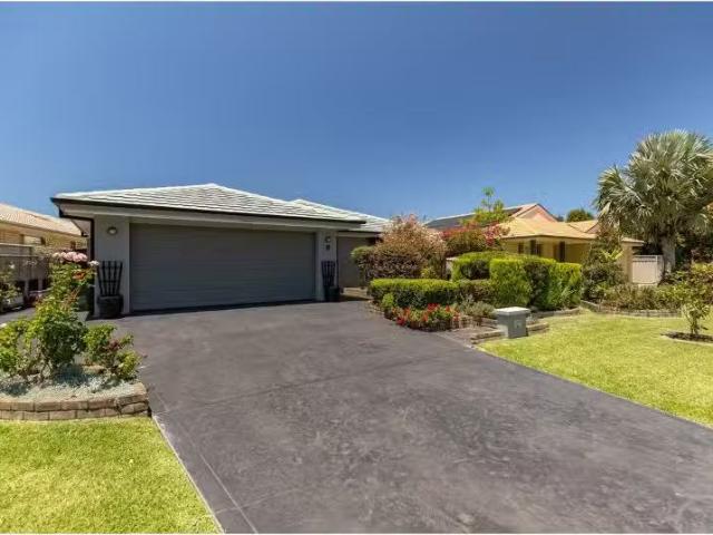 8 Benara Crescent, FORSTER House for rent Listed by Property.