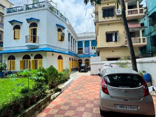 8 BHK Villa in Bow Bazaar for resale Kolkata. The reference number is 21018011