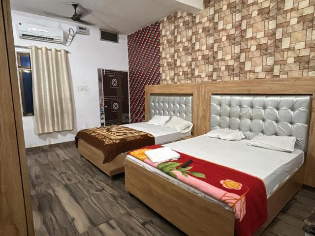 8 BHK Villa in Chaukaghat for rent Varanasi. The reference number is 21346290