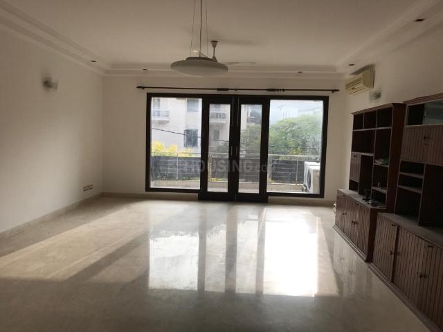 8 BHK Villa in Maharani Bagh for resale New Delhi. The reference number is 19099956