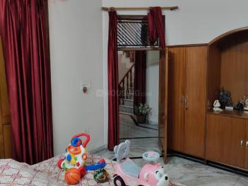 6 BHK Villa in Pratap Vihar for resale Ghaziabad. The reference number is 19244289