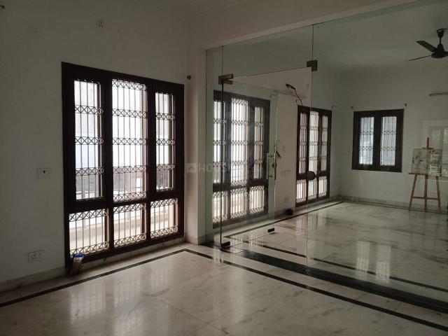 8 BHK Independent Builder Floor in Sector 40 for rent Noida. The reference number is 21141149