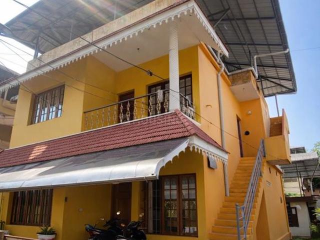 8 BHK Independent House in Edappally for resale Kochi. The reference number is 20388281