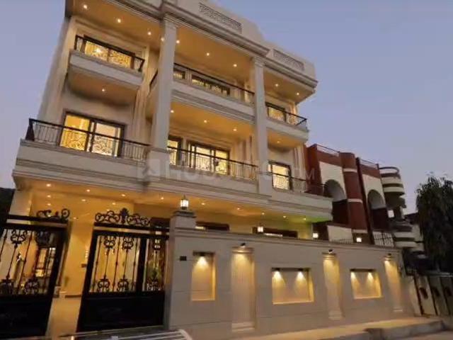 8 BHK Independent House in Gomti Nagar for resale Lucknow. The reference number is 19742050
