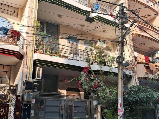 8 BHK Independent House in Govindpuram for resale Ghaziabad. The reference number is 19419412