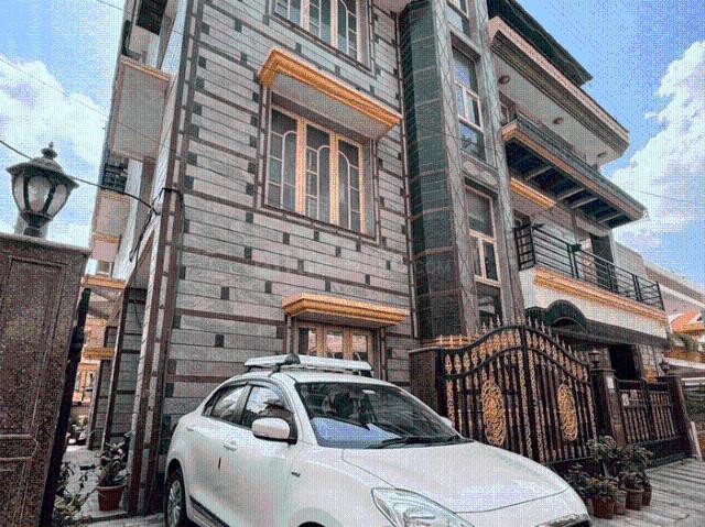 8 BHK Independent House in HAL for resale Bengaluru. The reference number is 20491456