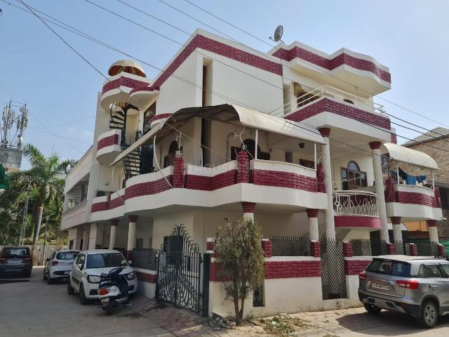 8 BHK Independent House in Manjalpur for rent Vadodara. The reference number is 7792246