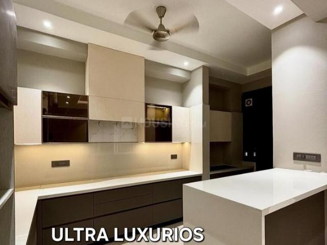 8 BHK Independent House in Model Town for resale New Delhi. The reference number is 19031538