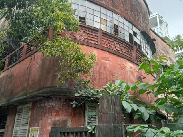 8 BHK Independent House in New Alipore for resale Kolkata. The reference number is 21075602