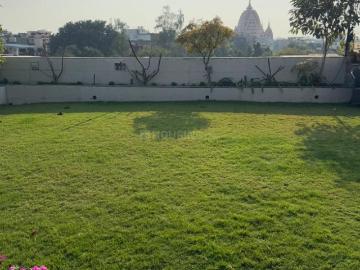 8 BHK Independent House in New Friends Colony for resale New Delhi. The reference number is 19982160