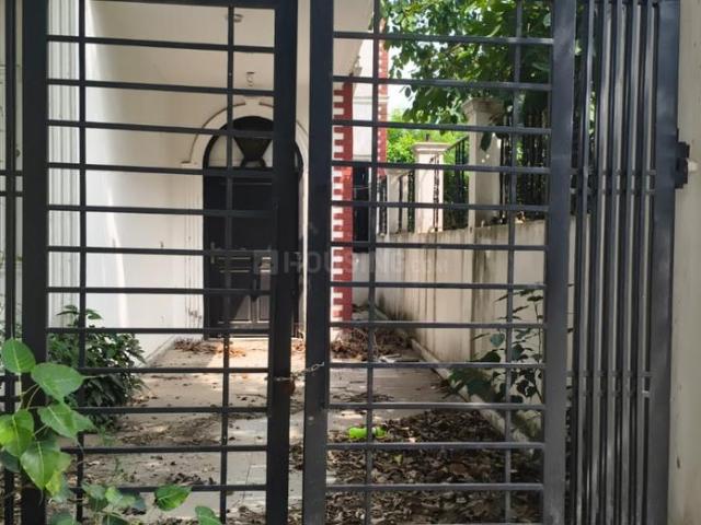 8 BHK Independent House in Omega II for resale Greater Noida. The reference number is 20901618