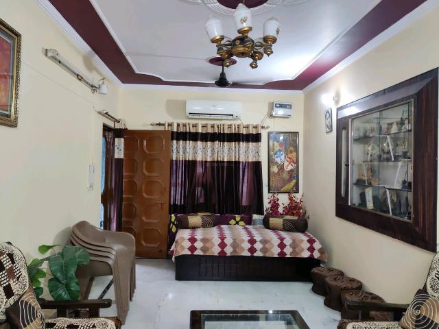 8 BHK Independent House in Patel Nagar for resale Ghaziabad. The reference number is 17943885