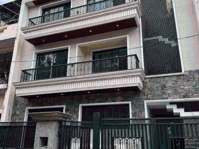 8 BHK Independent House in Sector 15 for resale Chandigarh. The reference number is 20654304