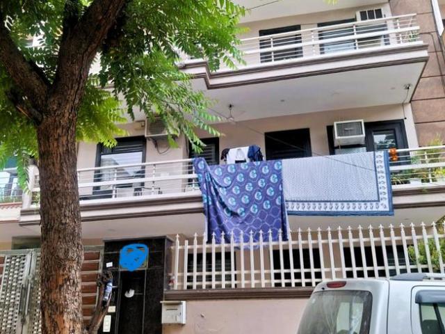 8 BHK Independent House in Sector 23 for resale Gurgaon. The reference number is 21121060