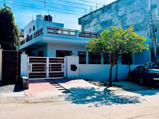 8 BHK Independent House in Sector 28 for resale Faridabad. The reference number is 20164576