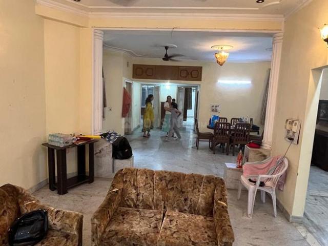 8 BHK Independent House in Sector 31 for resale Noida. The reference number is 21112937