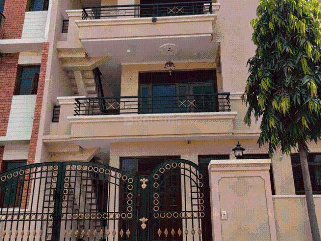 8 BHK Independent House in Sector 37 for resale Chandigarh. The reference number is 21233032