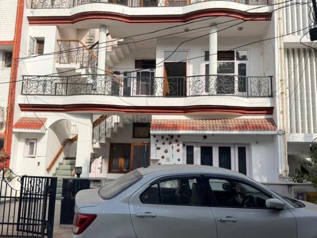 8 BHK Independent House in Sector 38 for resale Chandigarh. The reference number is 20379880