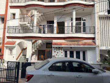 8 BHK Independent House in Sector 38 for resale Chandigarh. The reference number is 20379880