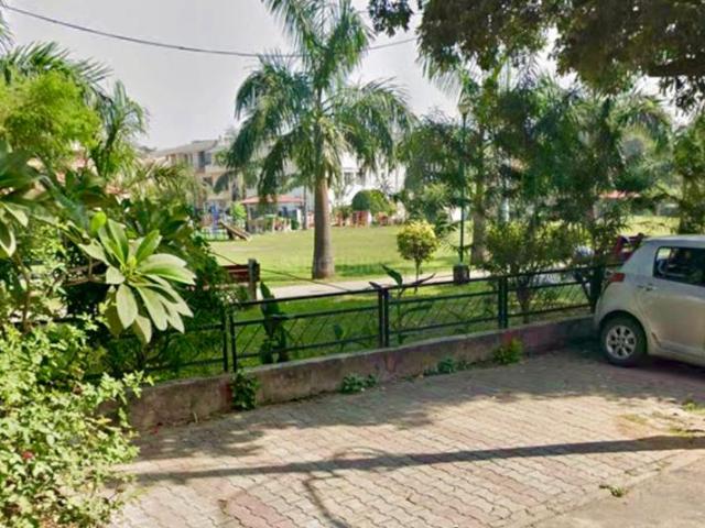 8 BHK Independent House in Sector 7 for resale Chandigarh. The reference number is 20108804