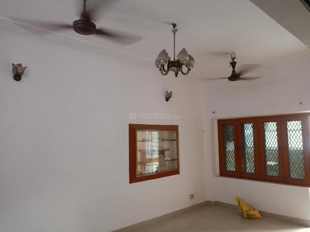 8 BHK Independent House in Sector 41 for resale Noida. The reference number is 18744341