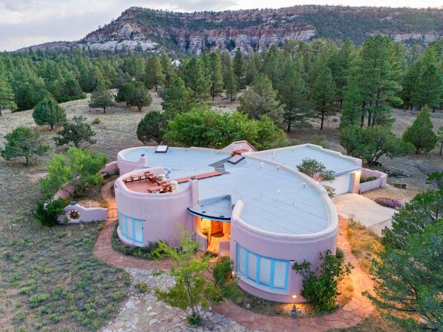 8 Blue Jay Court