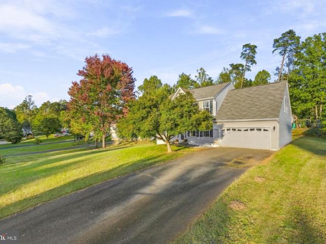 8 Bonnie Lee Court