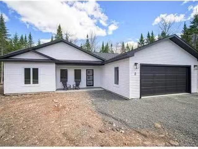 8 Bonnieway Dr, Waasis, NB, E3B 0S9 house for sale Listing.