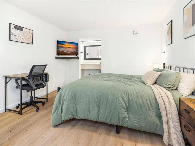 8 BR in Bridge City