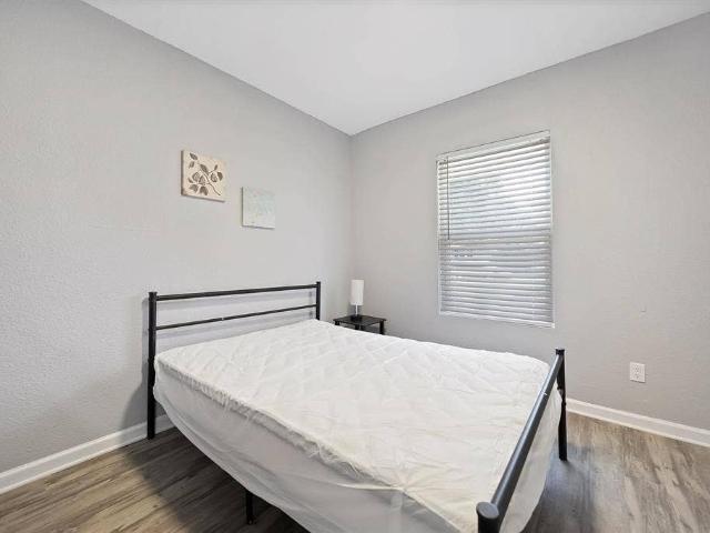 8 BR in Houston
