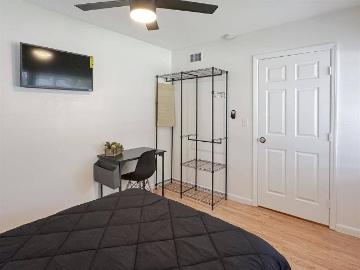 8 BR in St. Petersburg