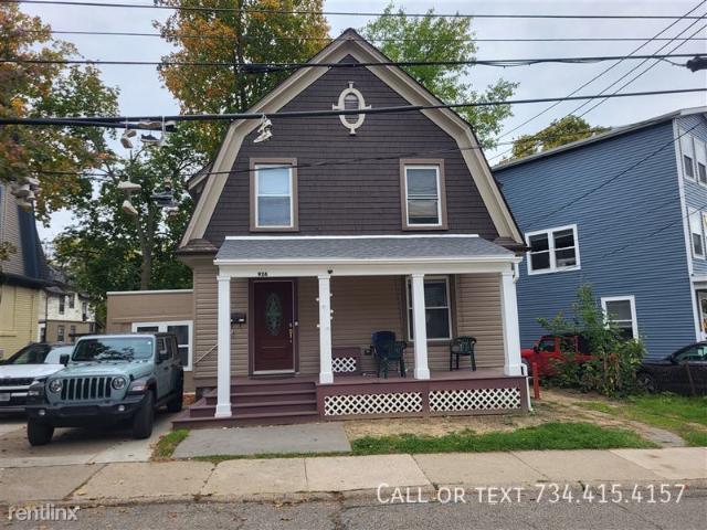 8 BR, 3.5 BA Apartment 926 Greenwood Ave, Ann Arbor, MI 48104