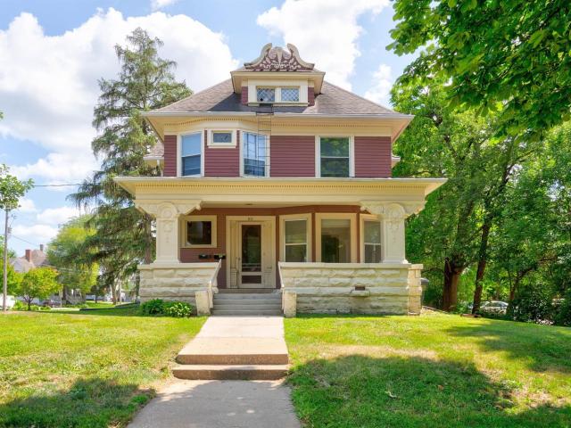 8 BR, 3 BA Apartment 831 College St, Iowa City, IA 52245