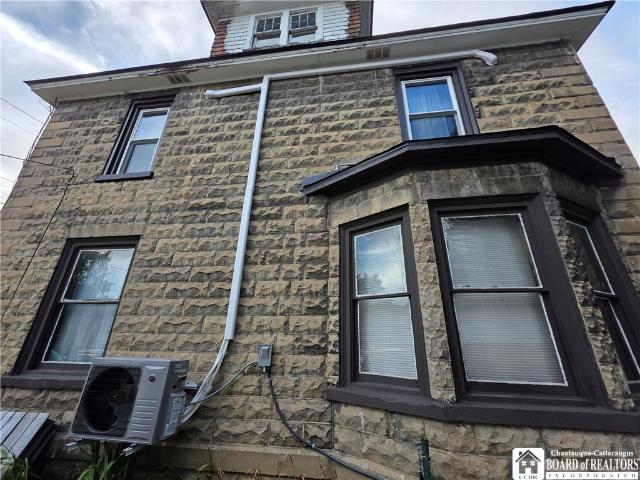 8 Curtis Street