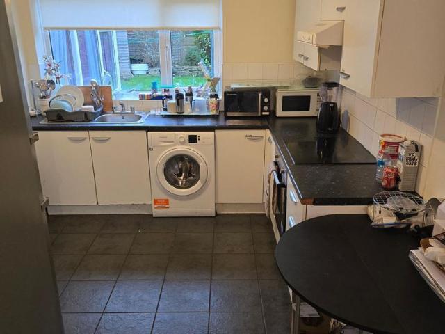 8 Calder Close, Corby, NN17 1 bed in a house share to rent £495 pcm £114 pw